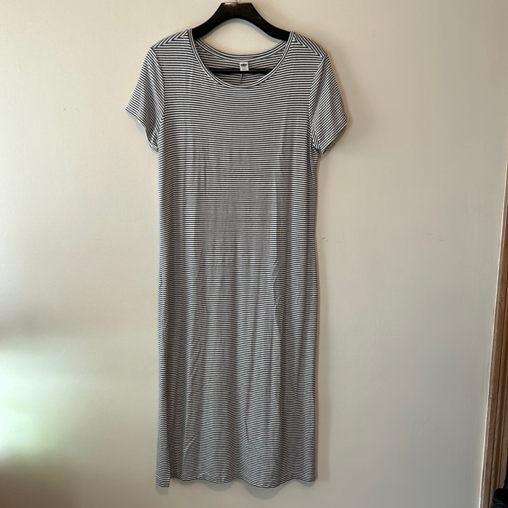 Maxi dress: black & white, medium, Old Navy, impeccable condition